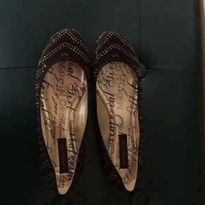 Sz 8 1/2 Black embellished Material Girl flats.